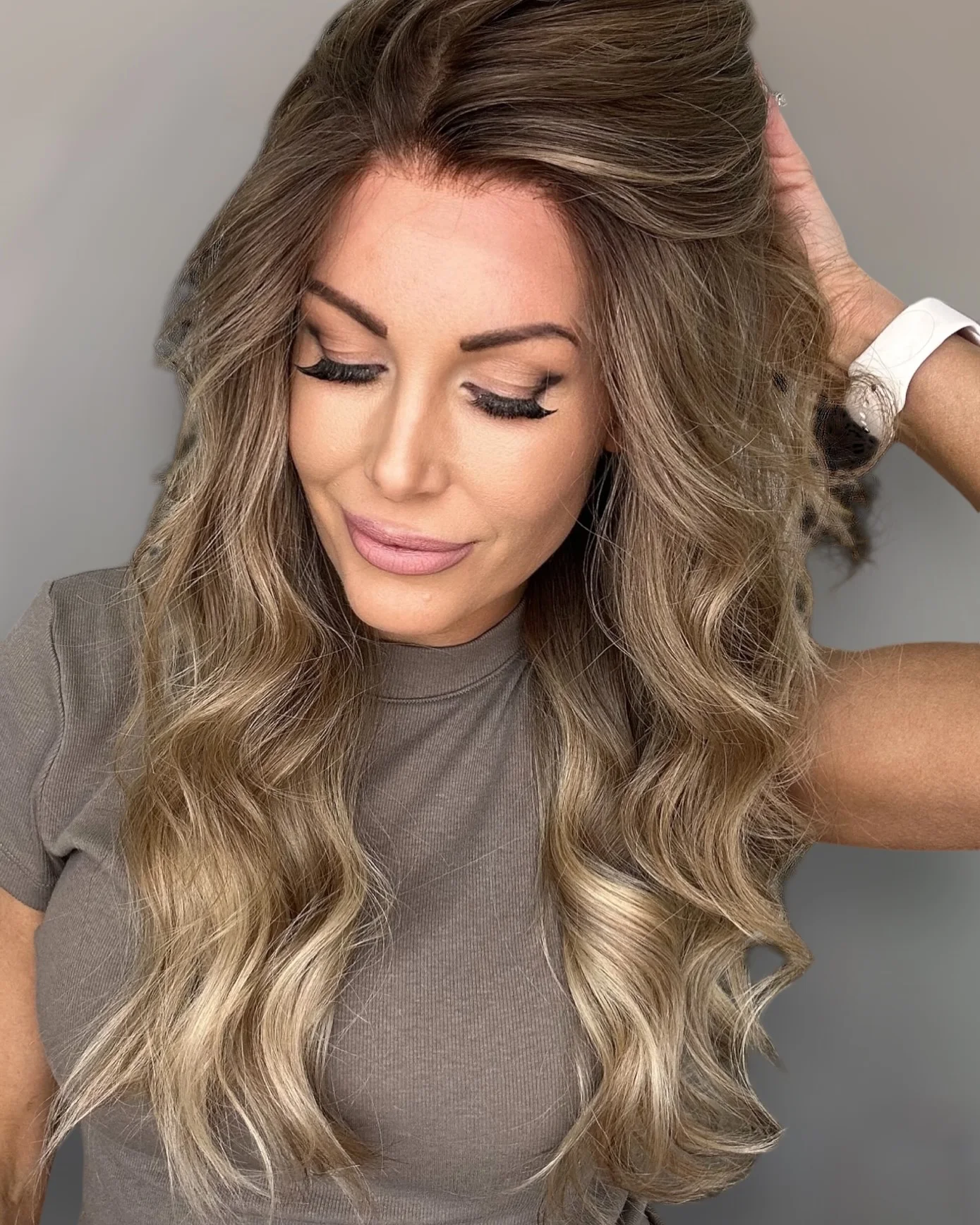 Perruques synthétiques douces de 24 pouces, perruque frontale en dentelle HD à reflets brun châtain ombré, perruque Body Wave Premium pour usage quotidien pour Cosplay