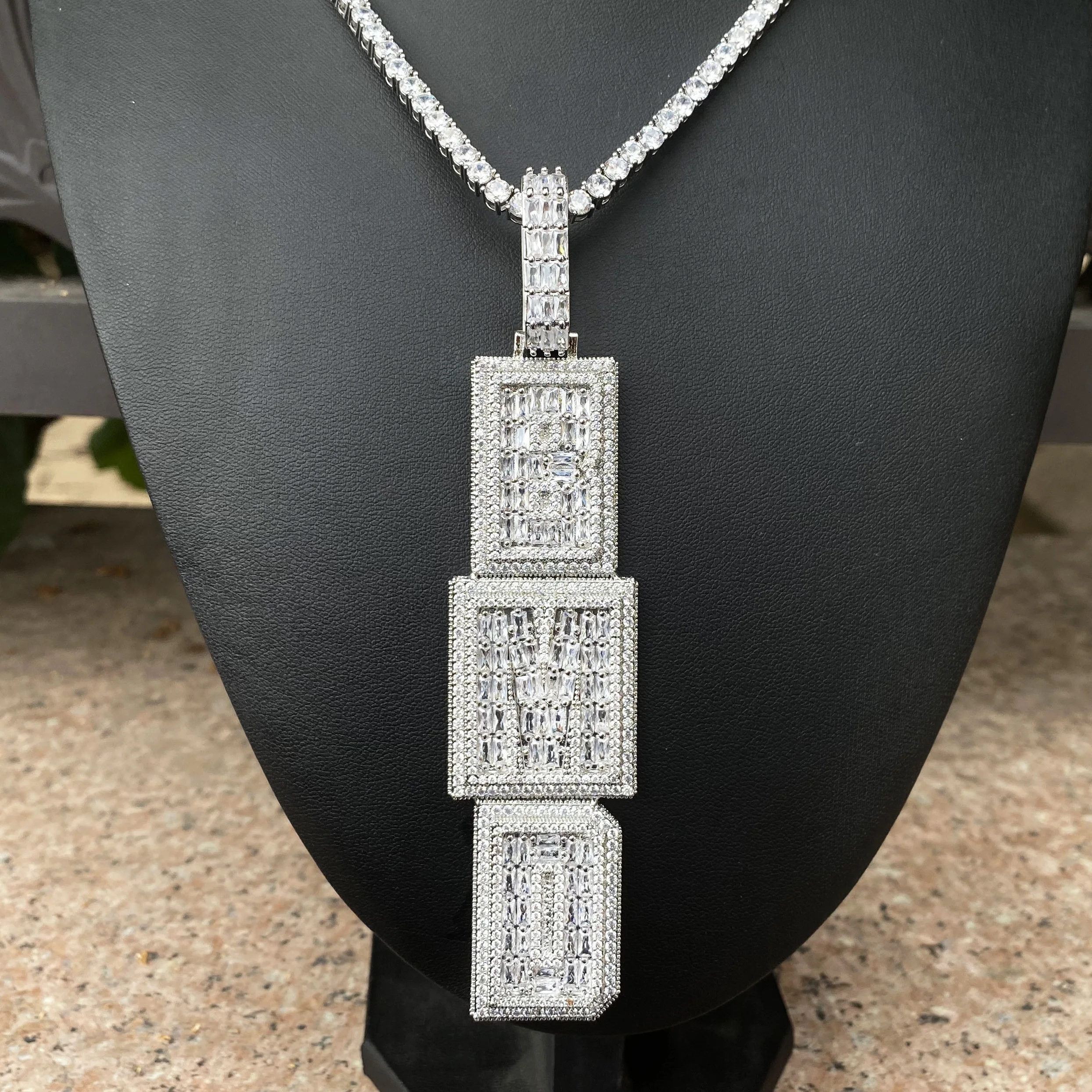 Aokaishen Iced Out Custom Name Necklace for Men Prong Setting Personazlied Pendant Hip Hop Jewelry