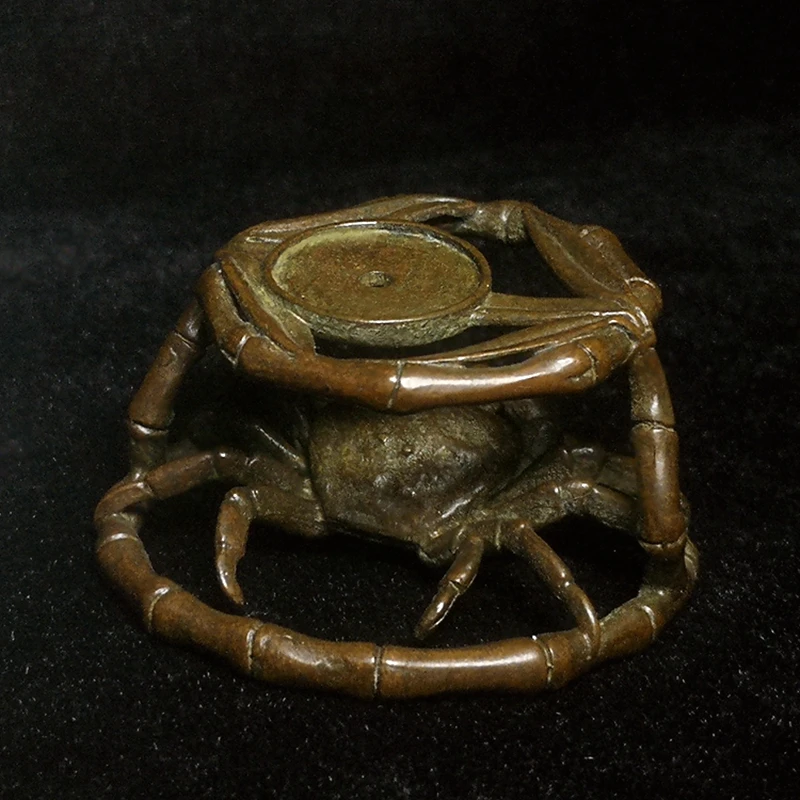 YIZHU CULTUER ART Size 5.5 × 2.9 cm Old Chinese Bronze Carving Crab Bamboo Statue Decoration stand Collection