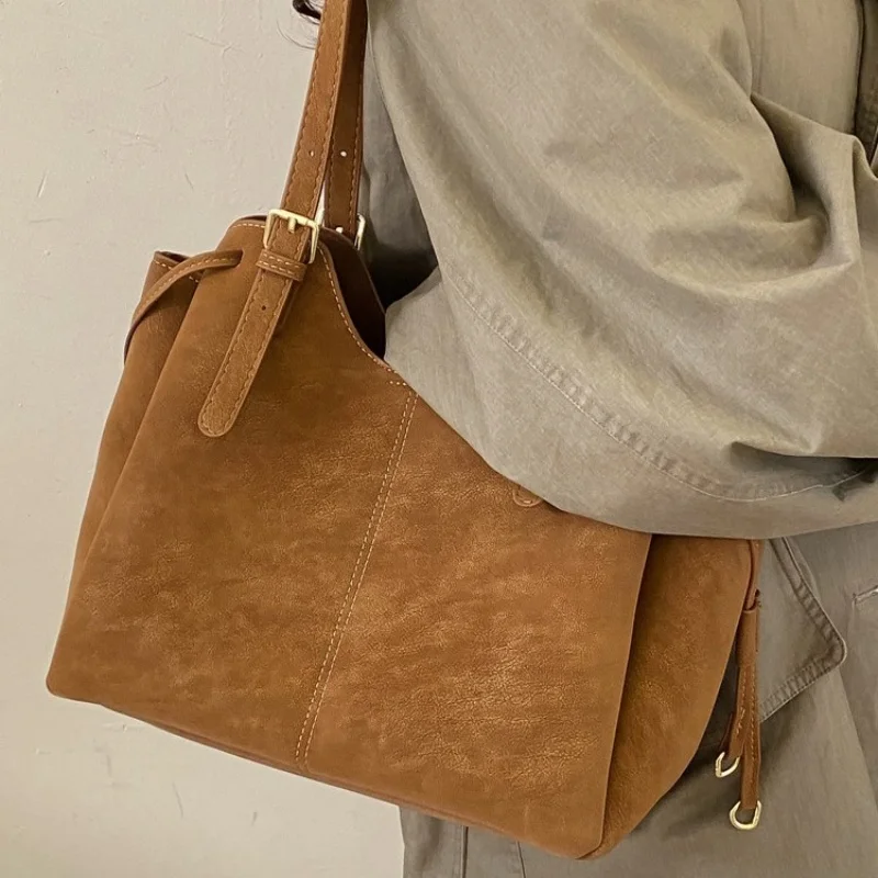 

Женская универсальная сумка большой вместимости, новинка 2025 года, повседневная сумка через плечо, высококачественная сумка-тоут с текстурой для путешествий