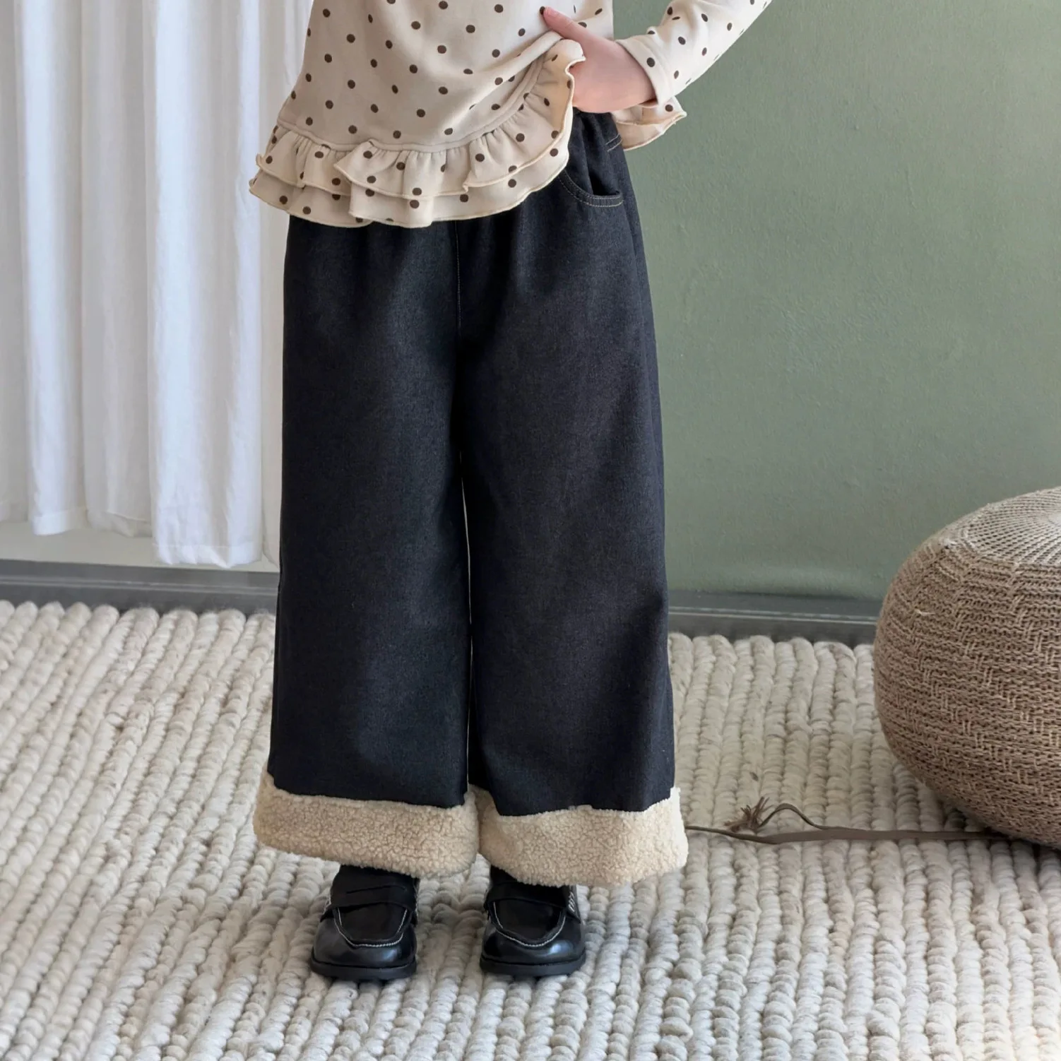 Girls Fleece Jeans 2026 Winter New Kids Thick Furry Hem Wide Leg Pants Baby Casual Long Loose Classic Pants