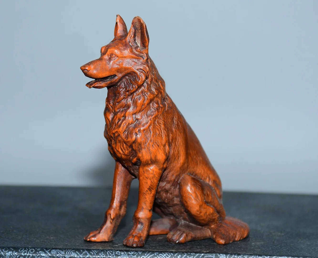 Chinese wood carving old collection boxwood boutique carving Wangcai home office dog decoration