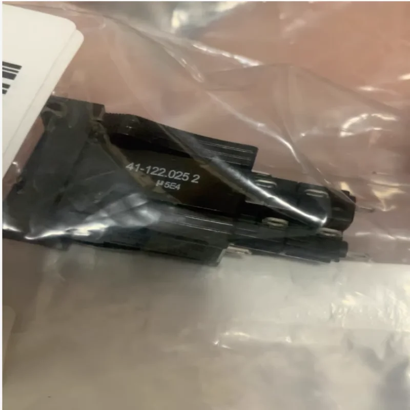 

Brand-new original self-locking pushbutton switch 41-122.0252 41-122.0252 41-261.0252 41-121.0252 44-800.4 44-800.8 44-151