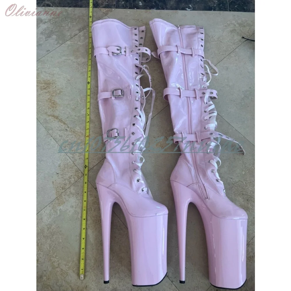 

Розовые лакированные ботфорты на платформе с экстремально высоким каблуком 26 см, на шнуровке, с пряжками, для танцев на пилоне и клубных вечеринок