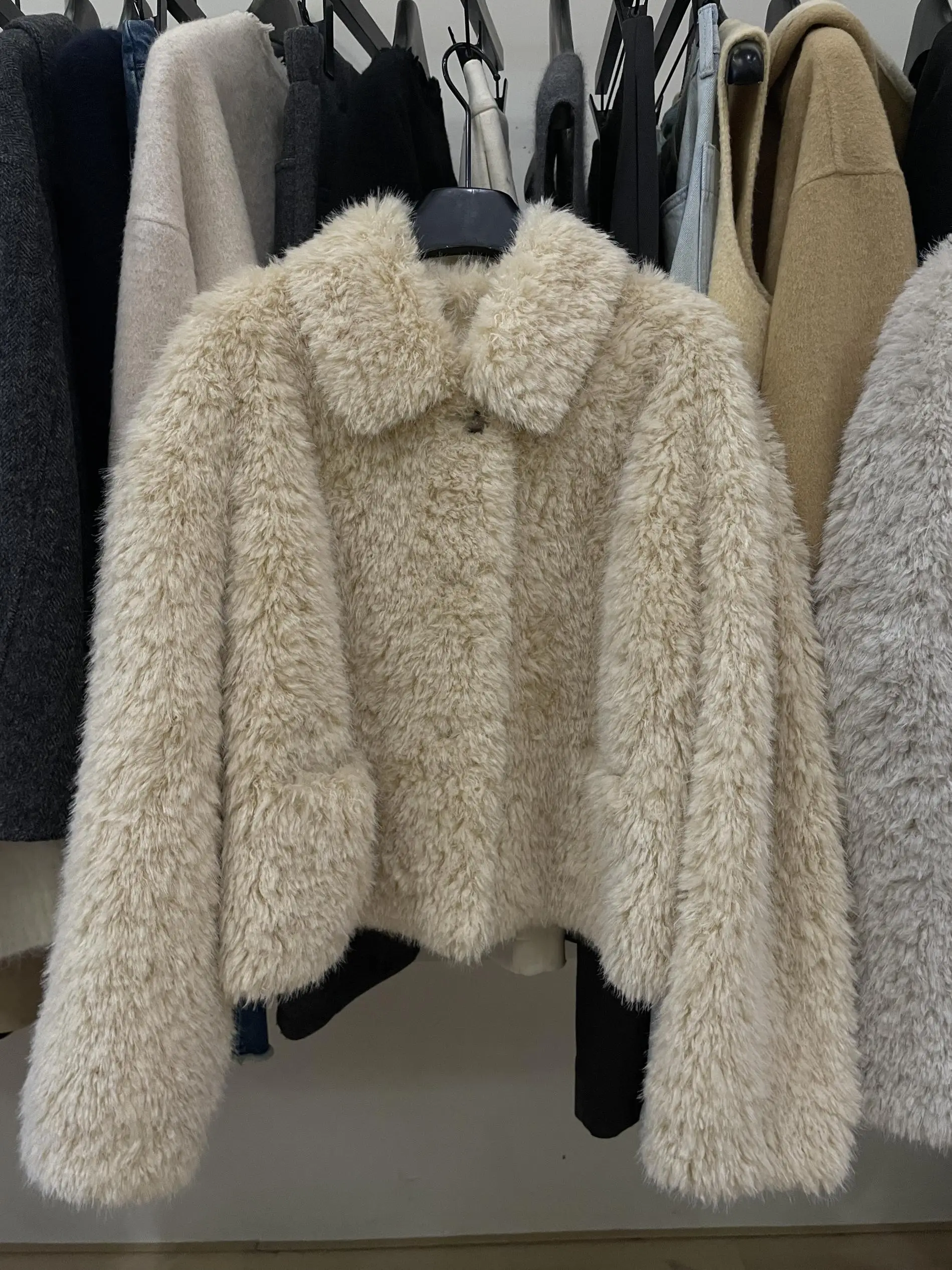 Faionable ort Fur Leather Coat Women's Turn-down Collar Eco-friendly Synthetic Fur Soft Warm Winter Outerwear