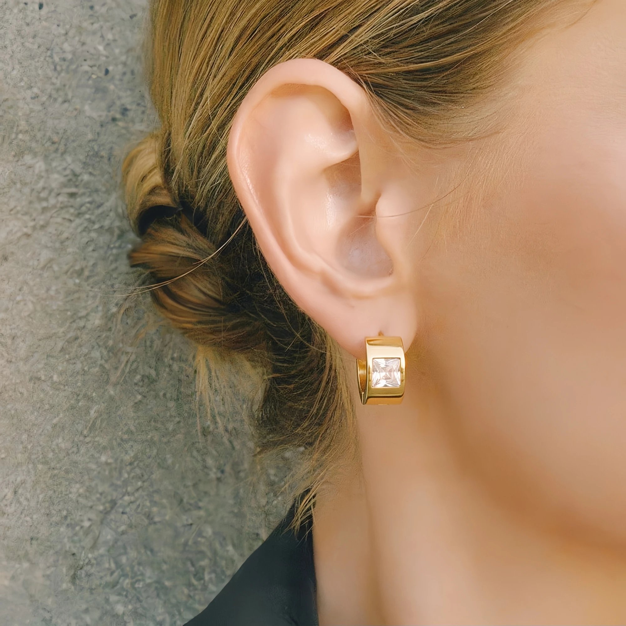 Klobige schwarze CZ Edelstahl-Creolen-Set für Damen – Modischer Piercing-Schmuck für Herren – Trendige Neuheit – Detail 4