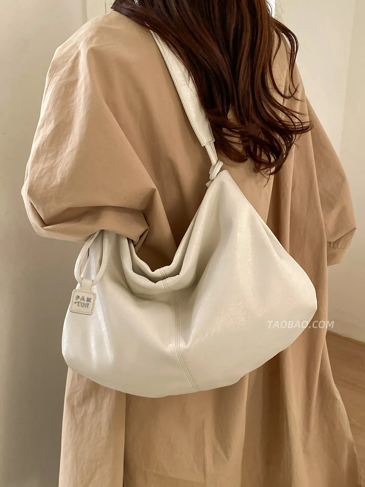 

White Shoulder Pack for Women 2026 New Large Capacity Commuting Armpit Bags Solid Color PU Leather Shopping Tote Bag