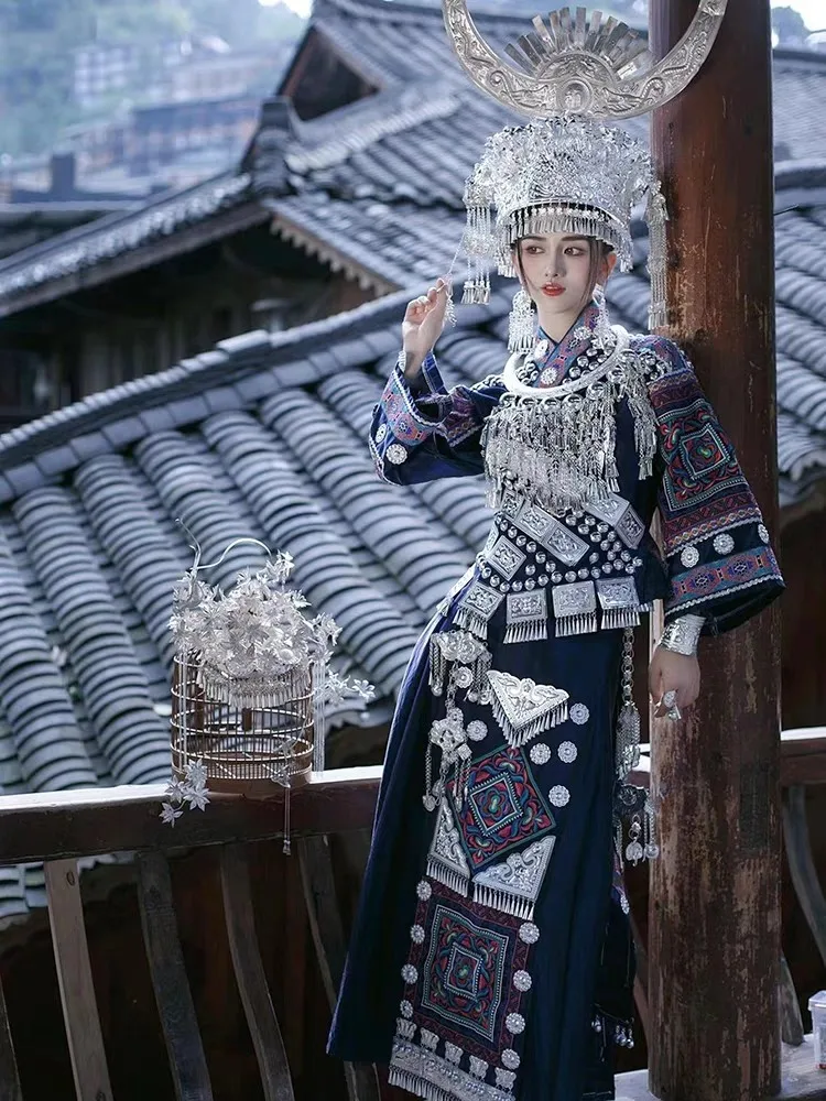 

Female exaggerated headwear collar set singer's ethnic performance May photography costume