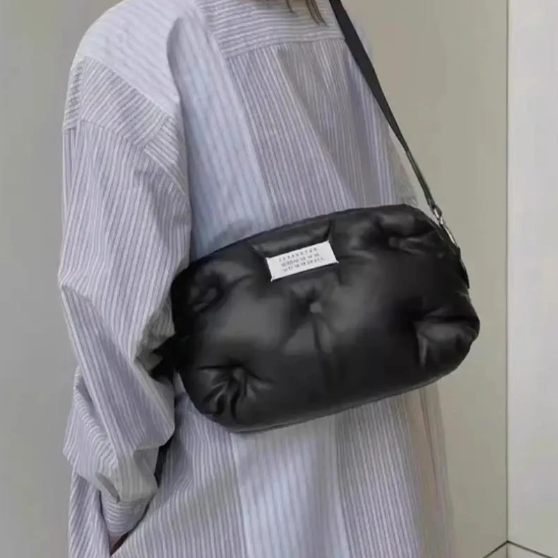 

Niche Genuine Leather Pillow Bag Quilted Cloud Crossbody Bag Women Versatile For Daily Commute Dating Outing