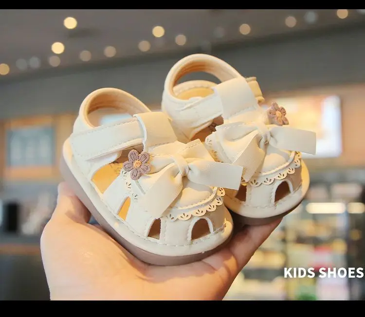 Kleinkind-Laufschuhe mit Lochmuster, Atmungsaktive Kinder-Freizeitschuhe, Rutschfeste Weiche Sohle, 2026 Sommer Neue Mädchen-Freizeitschuhe mit Süßen Schleifen – Detail 6