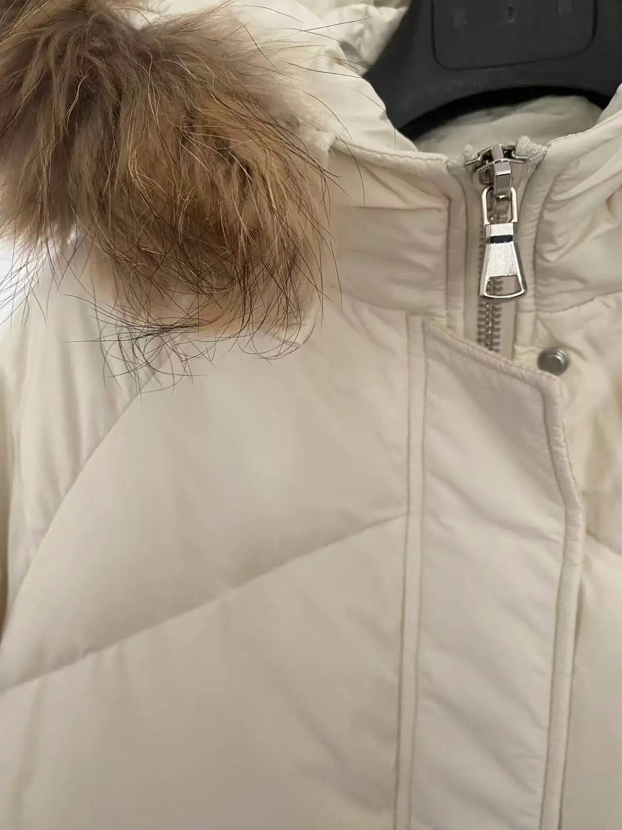 Piumino con collo in vera pelliccia da donna inverno 2025 nuovo cappotto di piume sciolto stile coreano adatto per donne da 50-65 kg