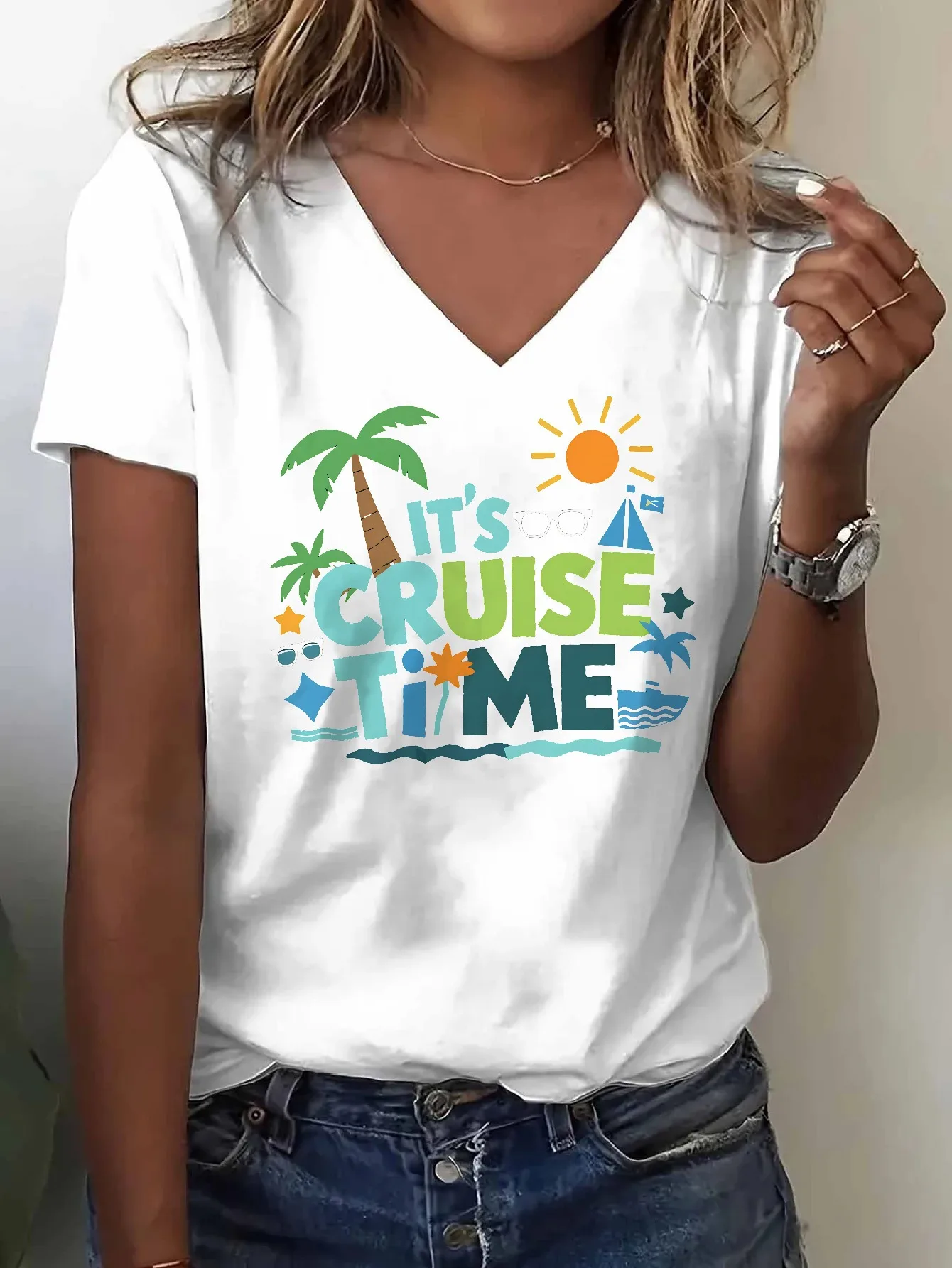 V-neck T-shirt, standard size, cruise time pattern T-shirt, suitable for daily life, going out, leisure, and the best choice for friends and family.