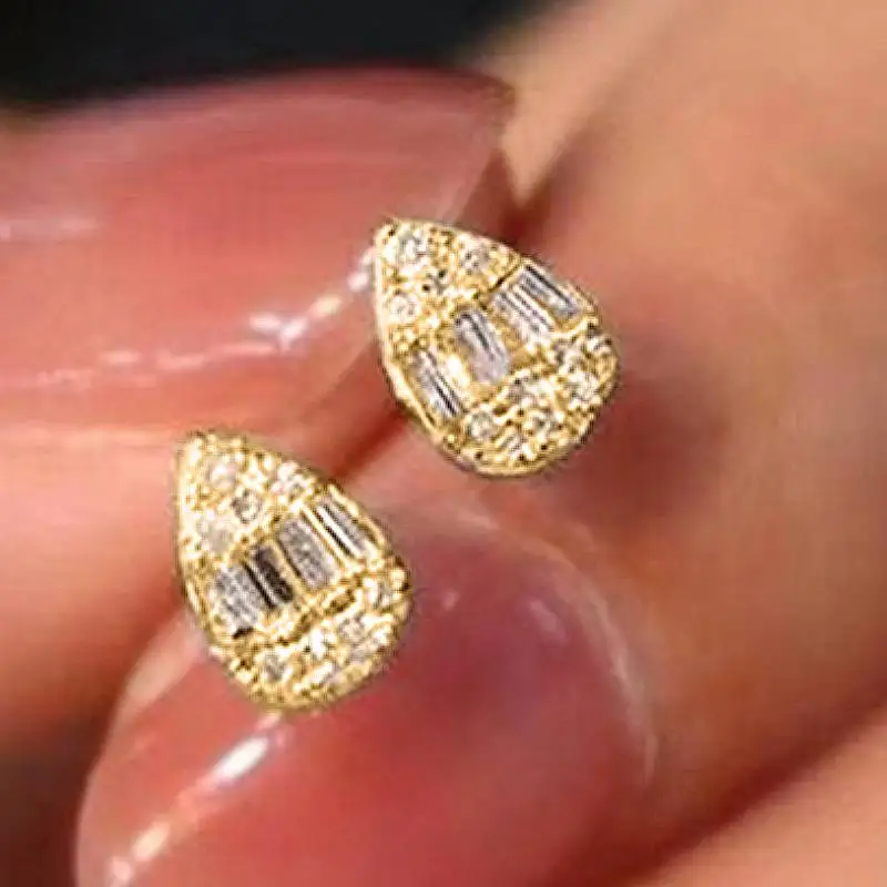Huitan Minialistische birnenförmige Damen-Ohrstecker, zarte Alltagsaccessoires, vielseitig einsetzbar, mit brillantem CZ-Stein besetzt, modischer, schicker Schmuck