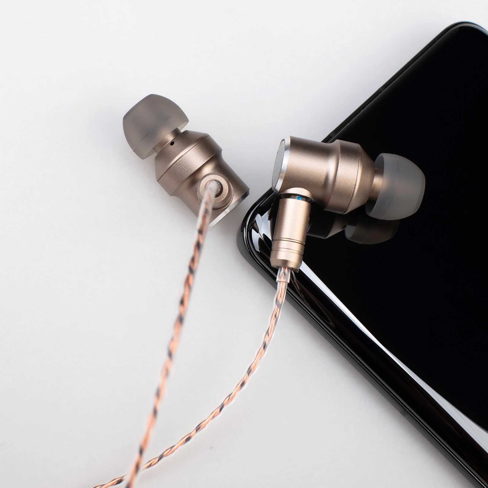 اطلب مسبقًا سماعات TINHIFI C0 Elf IEM HiFi مع هيكل ألومنيوم من الدرجة الفضاء PU + غشاء مركب من التيتانيوم مفتوح من الخلف