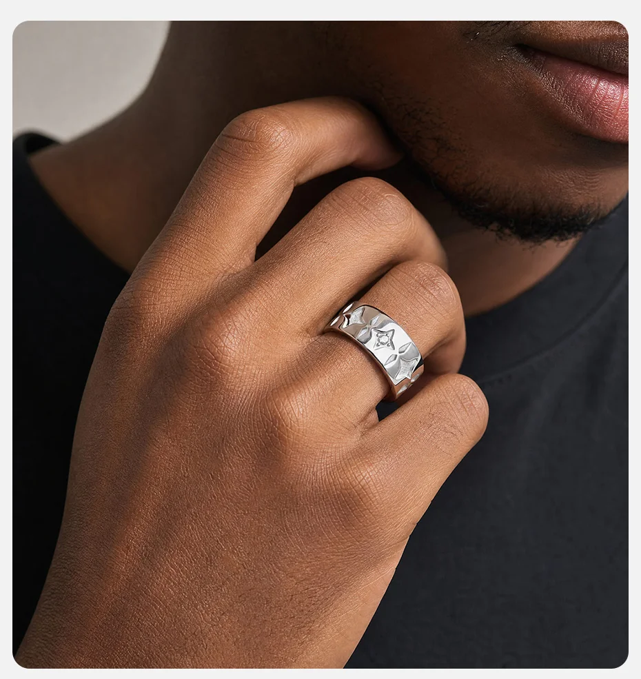 Vnox Edelstahl Herrenring, breiter Ring mit eingelegtem weißem Zirkon in Form eines vierzackigen Sterns, silberfarbener Fingerschmuck, Geschenkgröße 7-12 – Detail 3