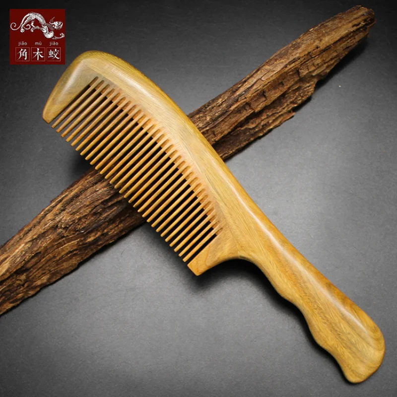 New model of fine-toothed comb with a handle made of green sandalwood