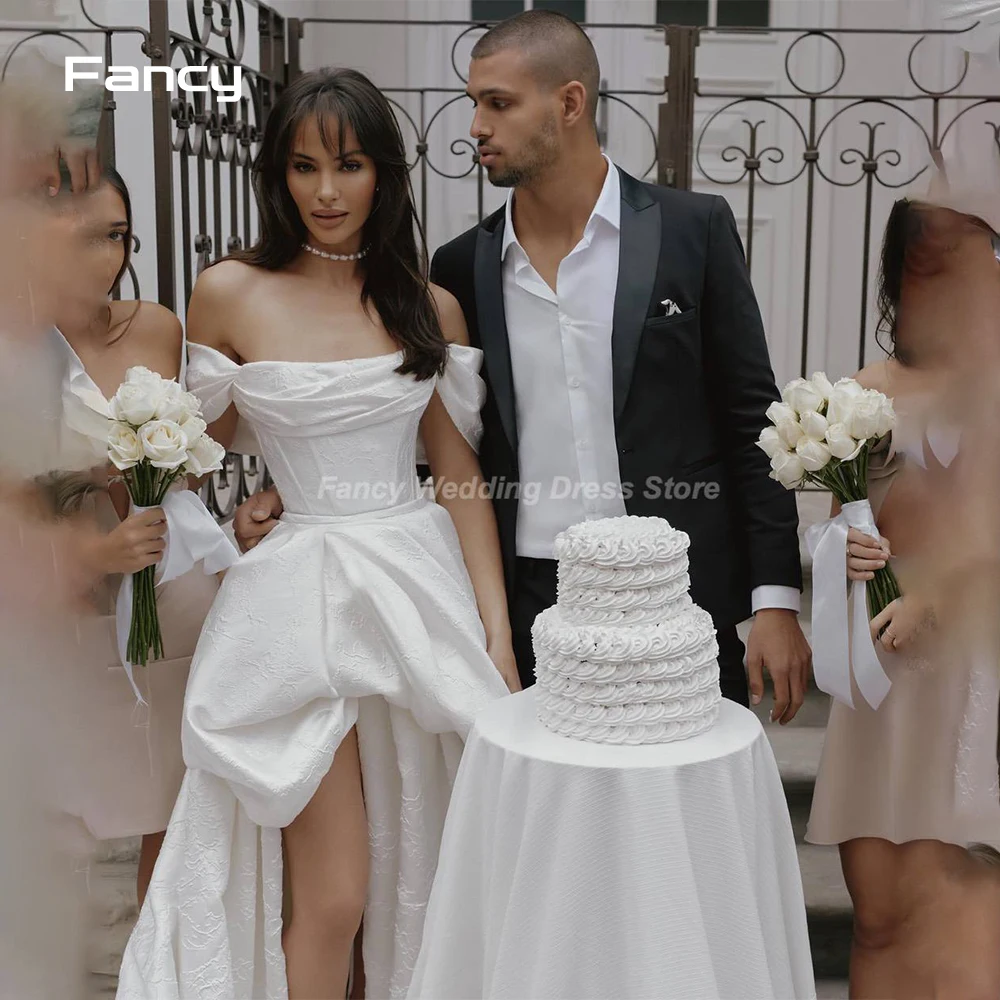 Vestidos de casamento para mulheres, vestido de noiva extravagante, A-line, gola redonda, botão de renda, requintado trem tribunal