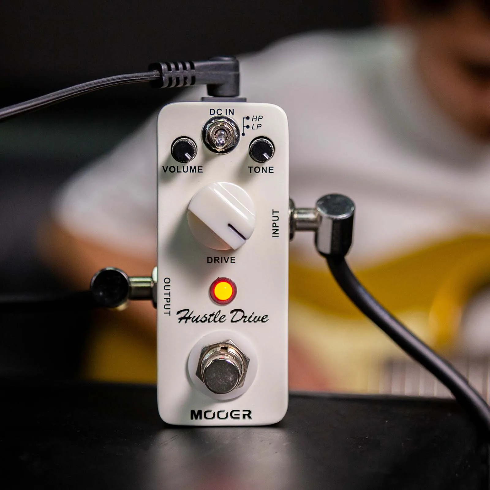 MOOER Hustle Drive Distortion Pedal, Electric Guitar Distortion Pedal, 2 Work Modes: High/Low Peak Mode