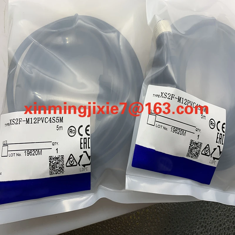 in stock  sensor connection cable XS2F-D421-E80-F XS2F-D422-E80-F   XS2F-D421-GAO-A XS2F-A422-DB0-F XS2F-A421-DB0-F