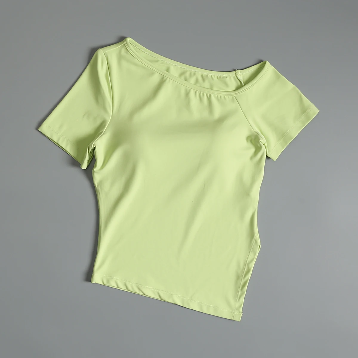 Top de yoga para mulheres, roupas fitness slim fit com almofada no peito, mangas curtas, sexy, ombros inclinados, corrida, esportes, secagem rápida