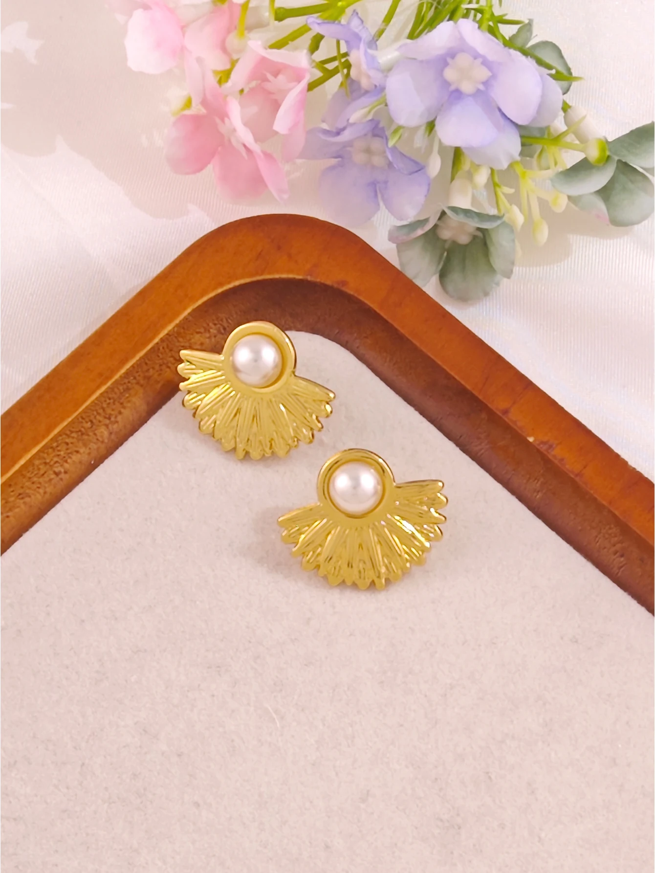 petiteFan-Shaped PearlStud Earrings for Women Perfect For Everyday Wear And Parties Gifts Gold Statement Stainless Steel Jewelry