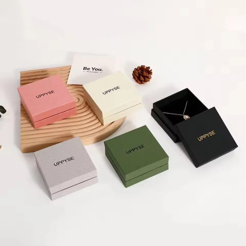 

50pcs 9x9x4cm jewelry packaging boxes exquisite jewelry lid boxes, custom logo on paper boxes personalized logo ring earring nec
