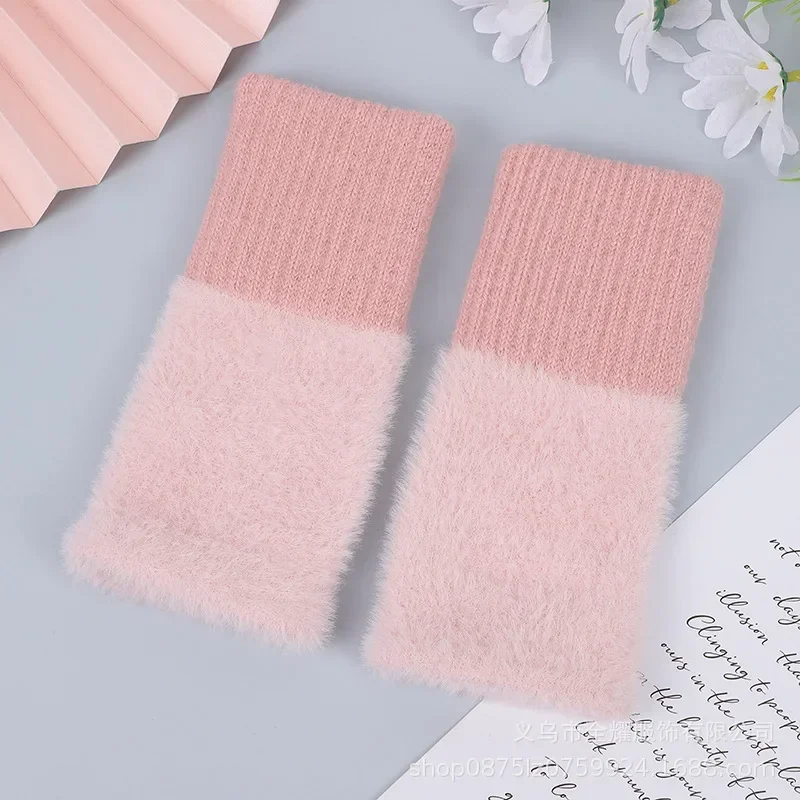 Новинка 2024, норковые флисовые перчатки с половиной пальца для женщин, мягкие зимние теплые роскошные однотонные плюшевые вязаные перчатки без пальцев