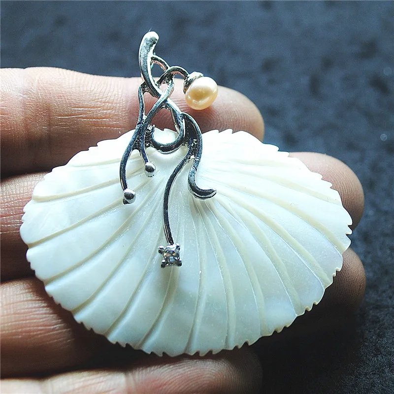 2PCS New Shell Pendants Natural Mother Of Pearl DIY Jewelry Accessories 55X55MM With Pearl White Colors