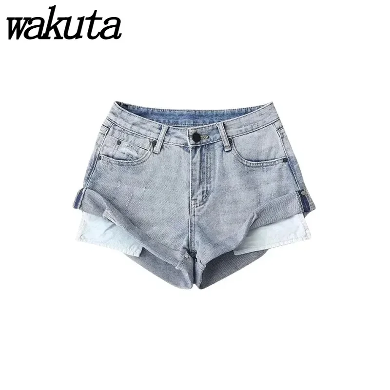 

WAKUTA 2024 Spring and Summer New Low-waisted Button Denim Shorts Fashion Design Leg Flap Spicy Girl Wide-legged Super Shorts