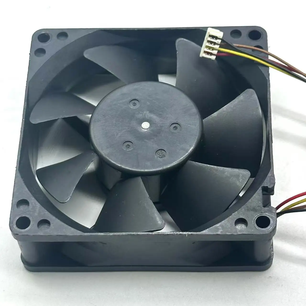 Nidec D08A-24TU DC 24V 0.12A 80x80x25mm 4-Wire Server Cooling Fan