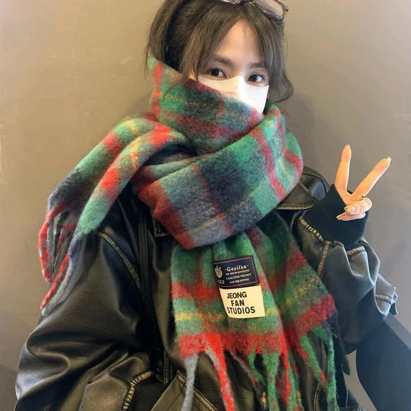 

Корейский зеленый клетчатый шарф в стиле ретро, женский зимний модный шерстяной утолщенный теплый глушитель, женский универсальный высококачественный флисовый шарф для женщин