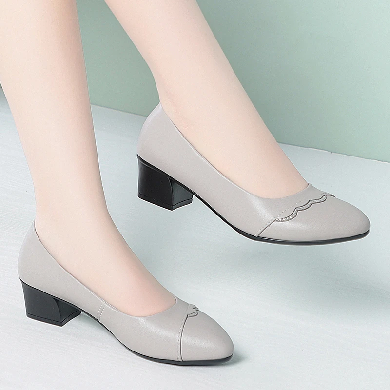 

Женские весенние туфли DIM 2026: Новинка, натуральная кожа, на среднем каблуке, нескользящие, со стразами, для работы, модель NYU