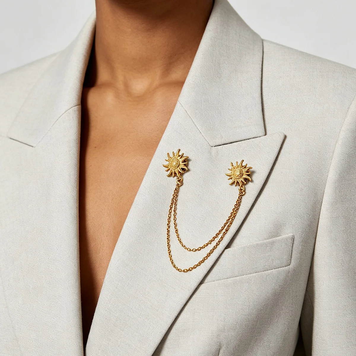 Trendiger Sonnen-Reversnadel mit doppelter Kette, Edelstahl, goldfarben, Sonnenblumen-Anstecknadel für Anzüge, Kragen, Deko-Schmuck, Geschenk für Männer und Frauen