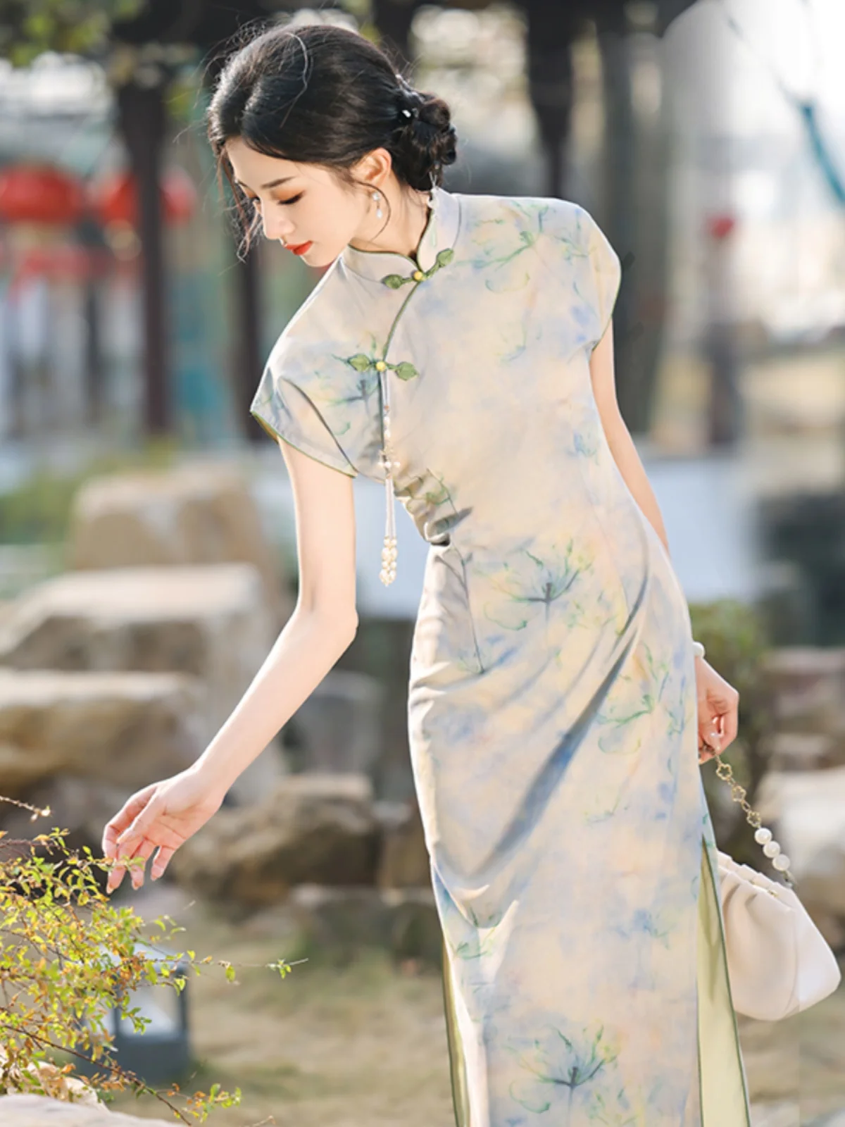 

Новая китайская одежда в стиле ретро для девушек: удобная, дышащая, повседневная, с цветочным принтом, с коротким рукавом.