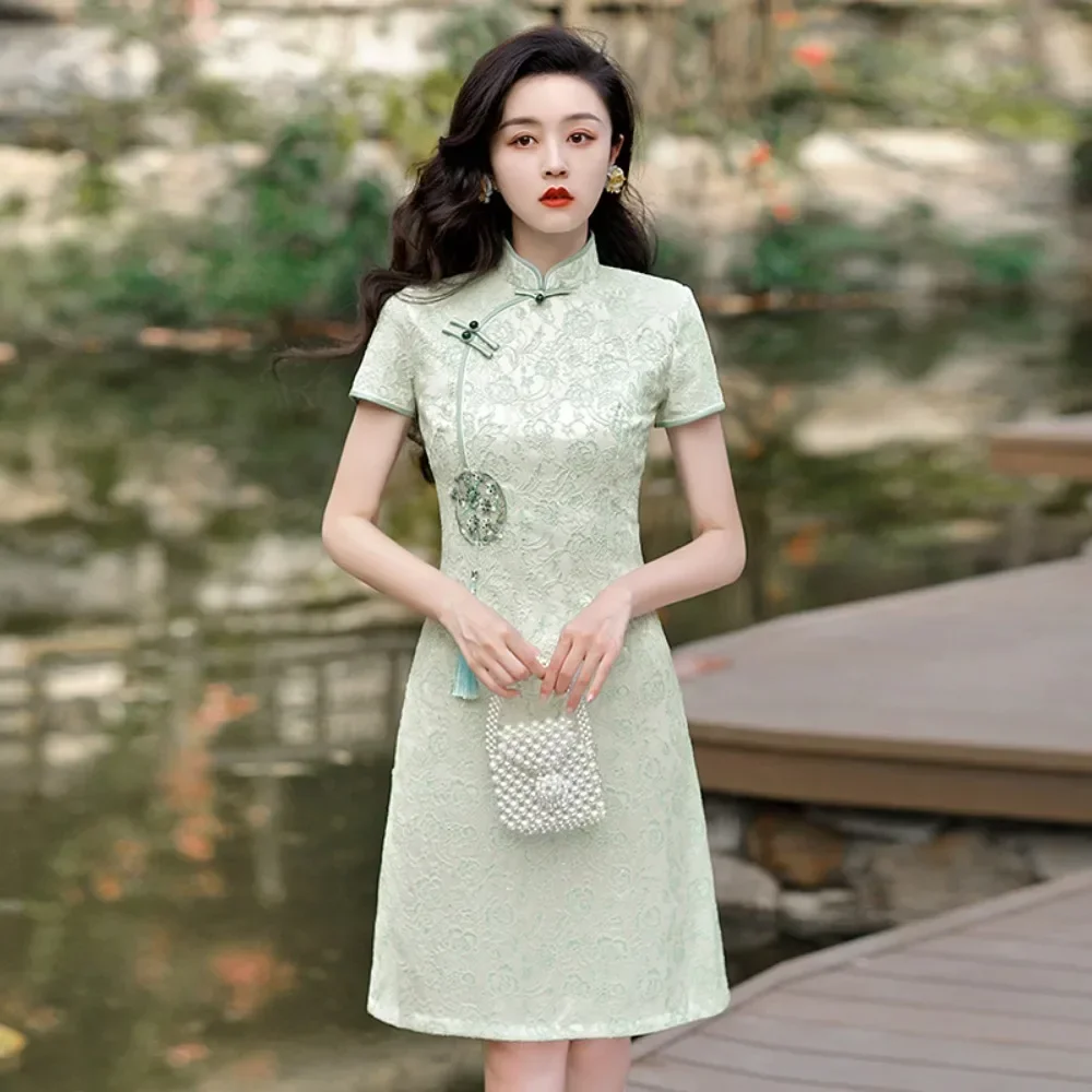 

2024 Mother's Wear Cheongsam Composite Lace Bright Red Green Daily Cheongsam Young Style Dress