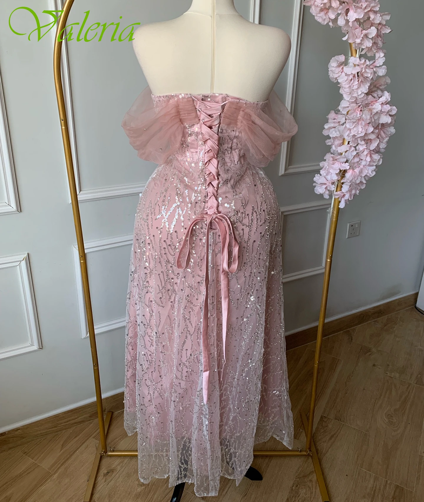 ชุดราตรีทรงเอไลน์คอเรือแขนสั้นแบบสั่งตัด ดีไซน์หรูหรา สง่างาม เหมาะสำหรับโอกาสพิเศษ ชุดออกงานคลาสสิก