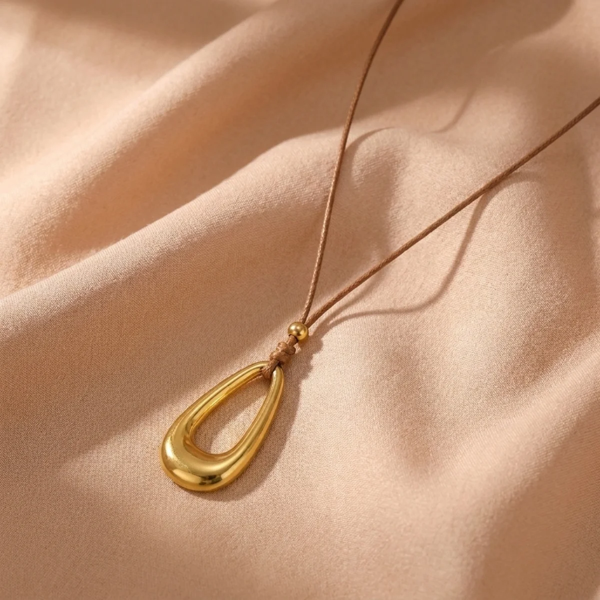 Halskette mit Anhänger in Form einer hohlen Wassertropfen-, Kreis-, Herz- oder Blumenform aus Edelstahl für Damen und Herren, minimalistischer, geometrischer Schmuck mit Wachsschnur. – Detail 16