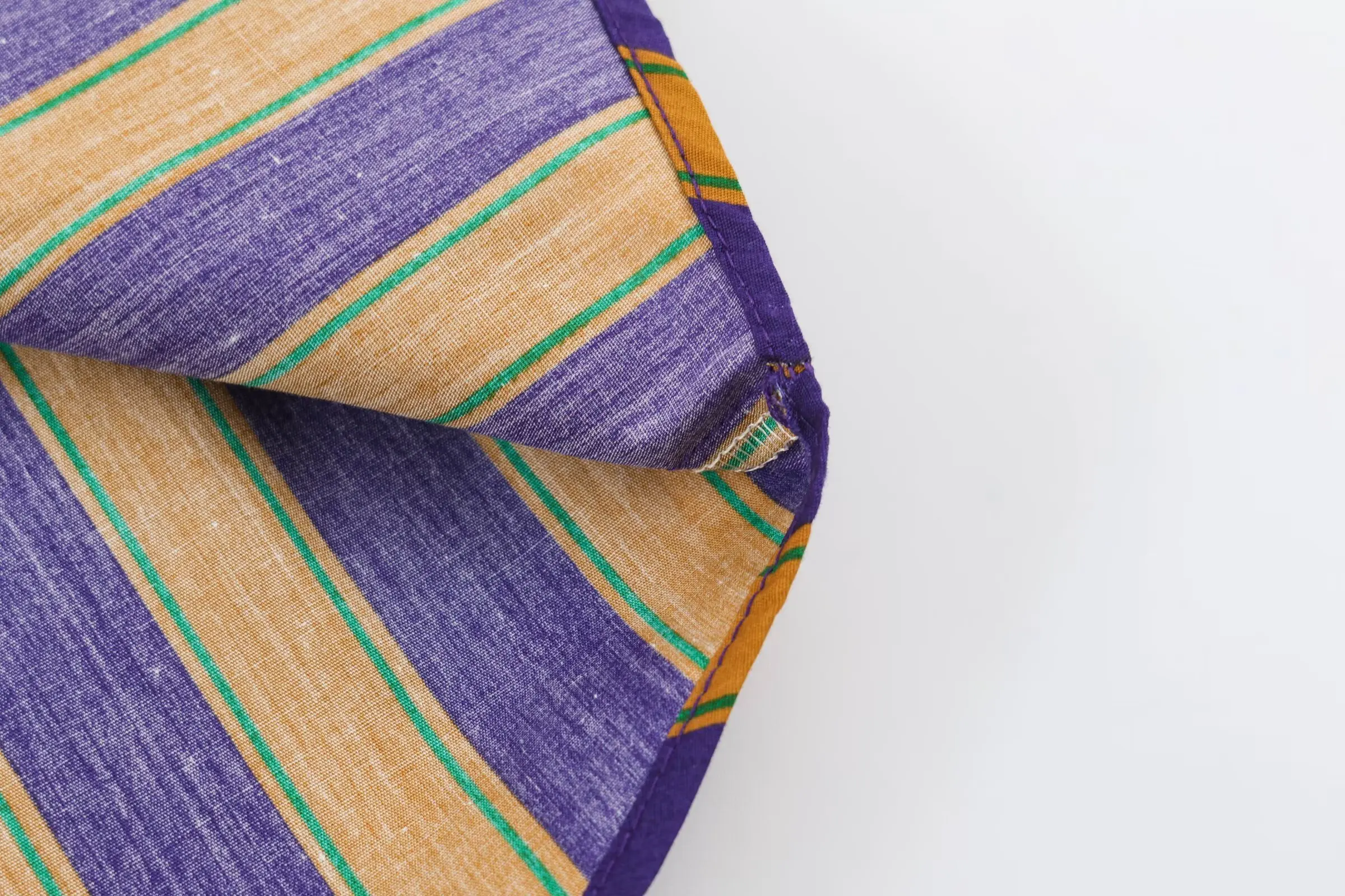 BSAY 2026 Herbst Damen Elegantes Büro-Streifenhemd mit Stehkragen, Rüschenbesatz, Langen Ärmeln, Lockerer Passform, Knopfleiste Vorne, Pendler-Bluse – Detail 6