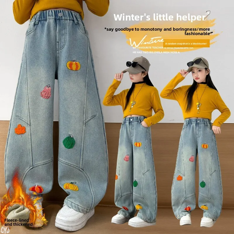 

Джинсы для девочек, осень-зима 202, новые повседневные модные джинсовые бархатные широкие брюки с мультяшной вышивкой