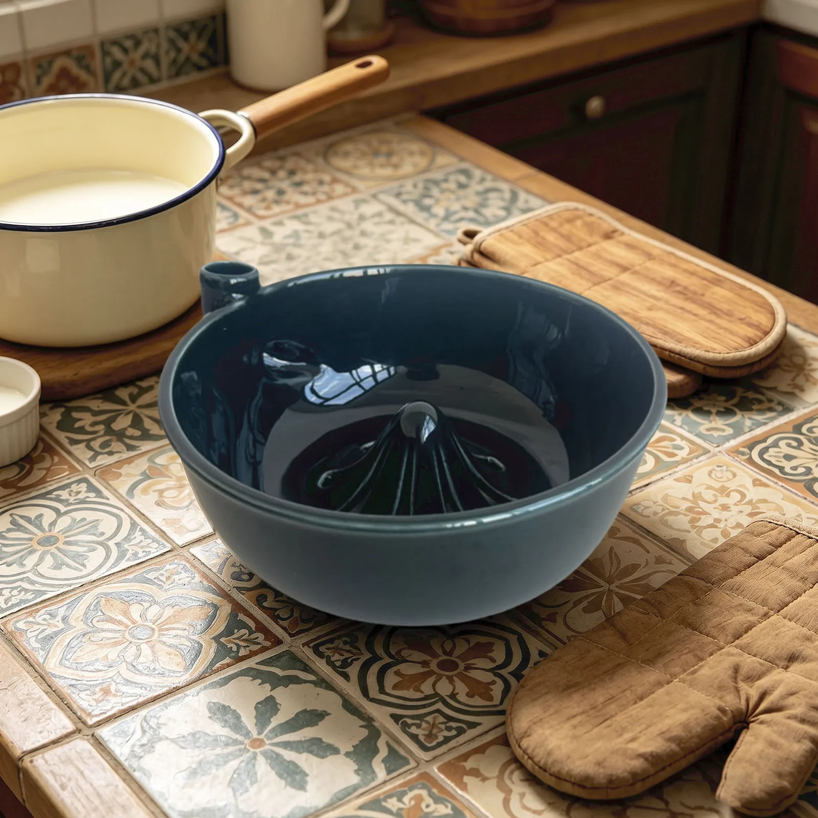 Cleaning Swirl Drain Fruit Washing Bowl with Drain Holes Handle Self Spinning Berry Washing Bowl for Berry Grape & Small Fruit