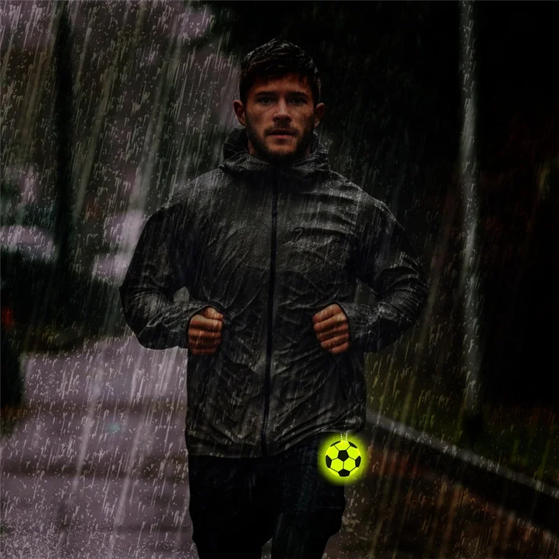 AEB0-Veiligheidsreflectorhangers Voetbal Reflecterende hanger Hoge zichtbaarheid Veiligheidsrugzak Reflecterende strips Voetbal voor tas