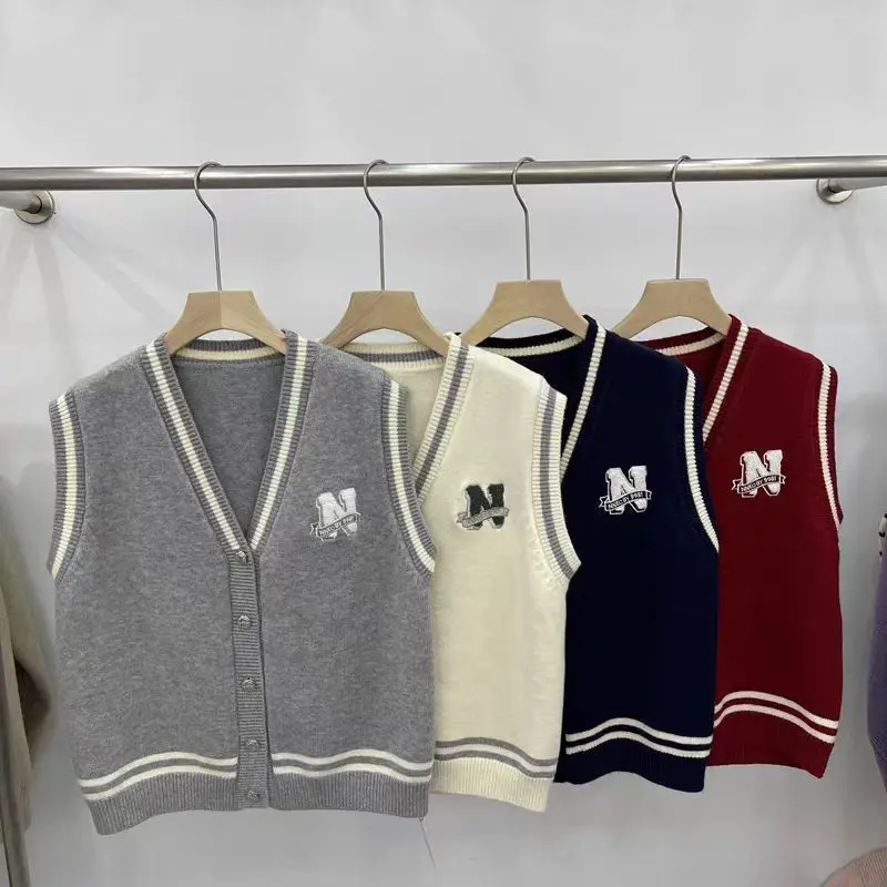 เสื้อกั๊กเสื้อกันหนาวแบบถักเลเยอร์คู่สไตล์เกาหลีสำหรับผู้หญิงคาร์ดิแกนทรงหลวมและไฮเอนด์สไตล์ใหม่สำหรับฤดูใบไม้ผลิและฤดูใบไม้ร่วง