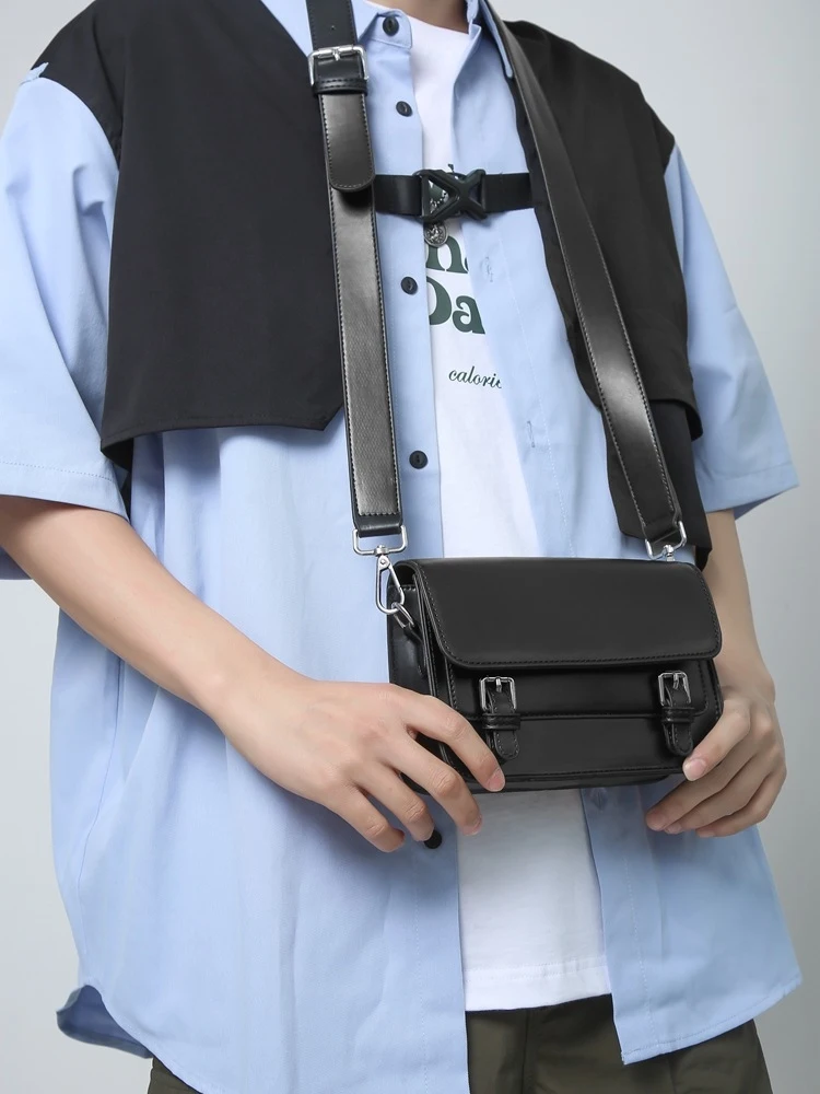 

Men's new trendy British-style messenger bag, high-quality niche versatile crossbody bag, women's motorcycle backpack