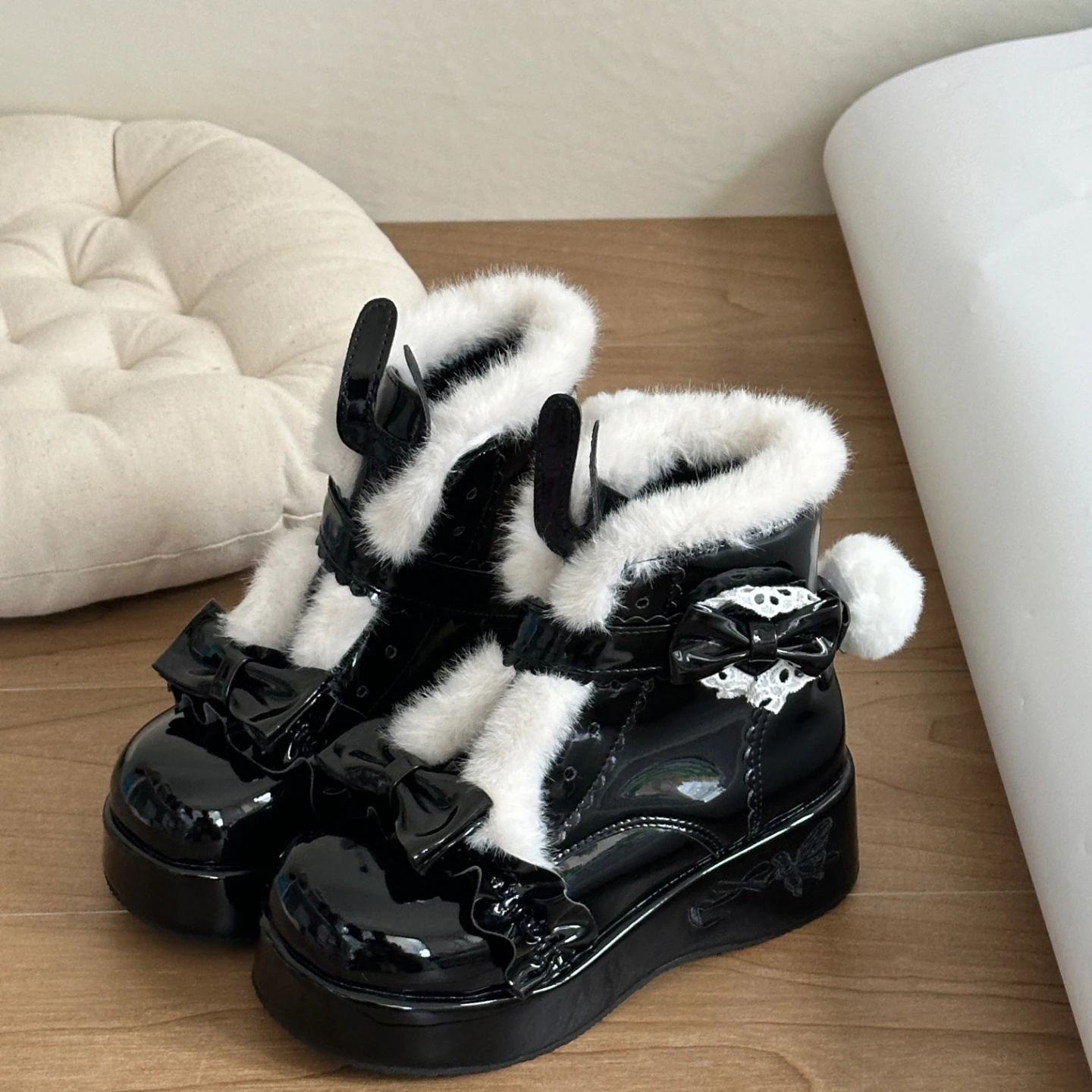 Japanese-style Sweet Lolita Girl Fur Ball Snow Boots Women's Warm Fluffy Cuffed Platform College Style Bowknot Cotton Shoes