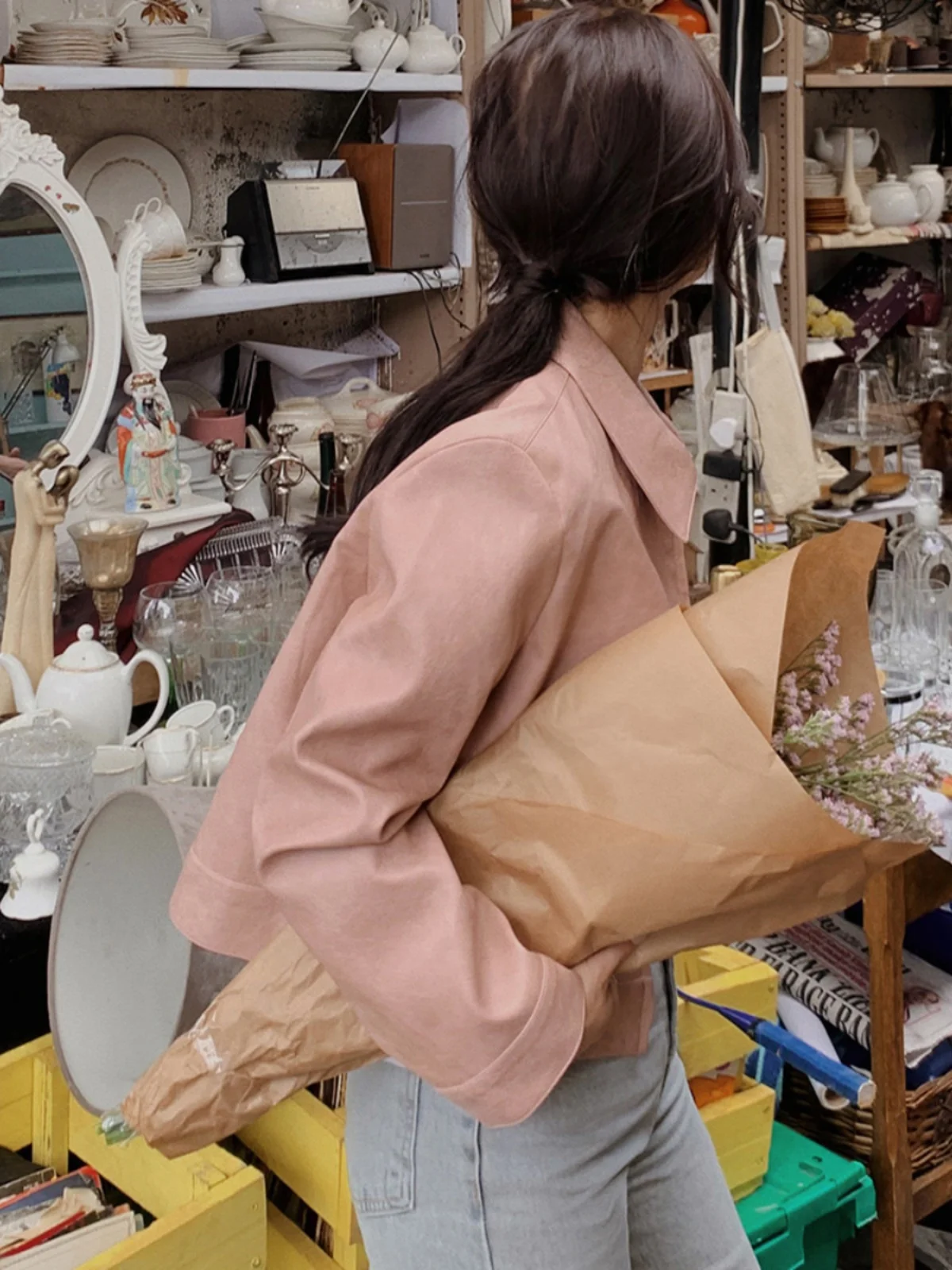 سترة جلدية سوداء للنساء، موضة الخريف، ستايل هونغ كونغ الرجعي، بلوزة فضفاضة عصرية بقلنسوة، مصنوعة من مادة PU، بإغلاق بسحاب.