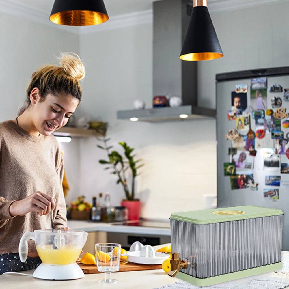 

1.2 Gallon Cold Water Pitcher with Lid Beverage Water Dispenser Refrigerator Iced Juice Lemonade Dispenser for Party Bar Wedding