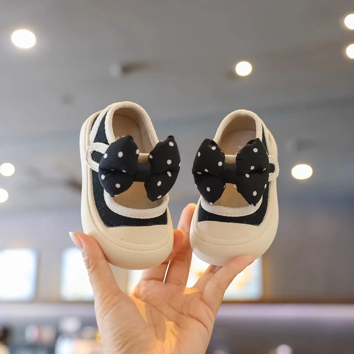 Baby Kids Flat Shoes Toes Capped Anti-kicked Girls Walking Shoes Non-slip Soft Sole 2025 New Kids Casual Shoes Big Bow Polka Dot
