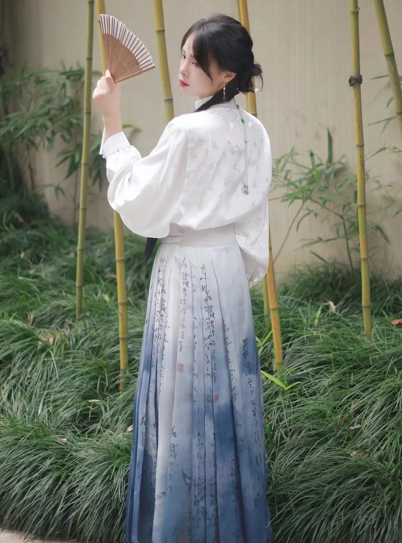 Vêtements traditionnels chinois originaux Hanfu pour femmes, robe de dame de la dynastie Ming, jupe de calligraphie chinoise, jupe visage de cheval Ming, moderne