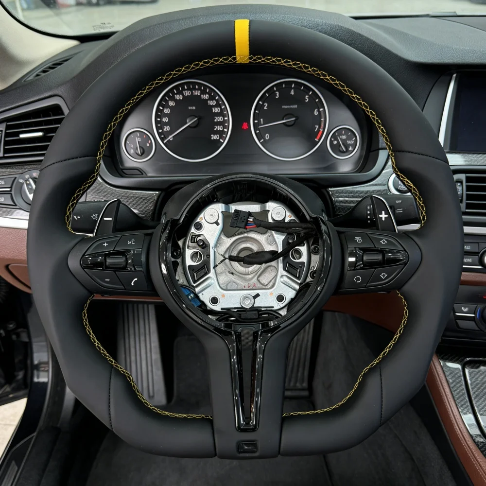 

Руль с желтой строчкой для BMW F07 F12 F40 F80 E36 E39 E70 E87 E90 E92 E93 230i 440i M5 M6 X3m X6