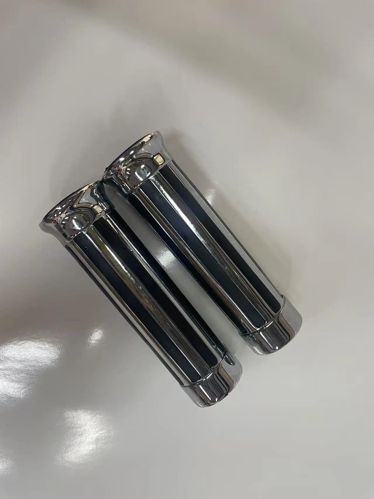 

Motorcycle 1" 25mm Skull Rubber Slip Handlebar Hand Grips For Harley Honda Kawasaki Suzuki Yamaha Bikes Cruiser Chopper Custom